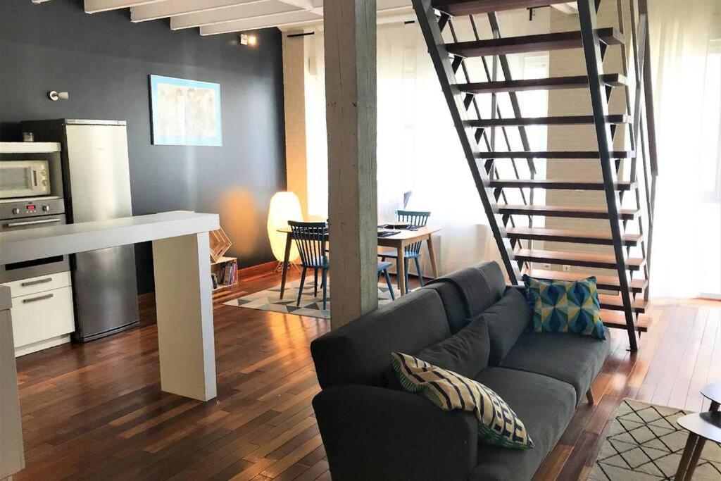 Appartement Loft Hyper Centre Reims 6 pers avec Parking Extérieur photo